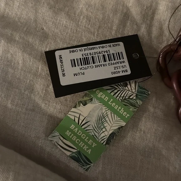 NWT Badgley Mischka Wrapped Frame Clutch: Plum
Perfect fall bag - Picture 4 of 9